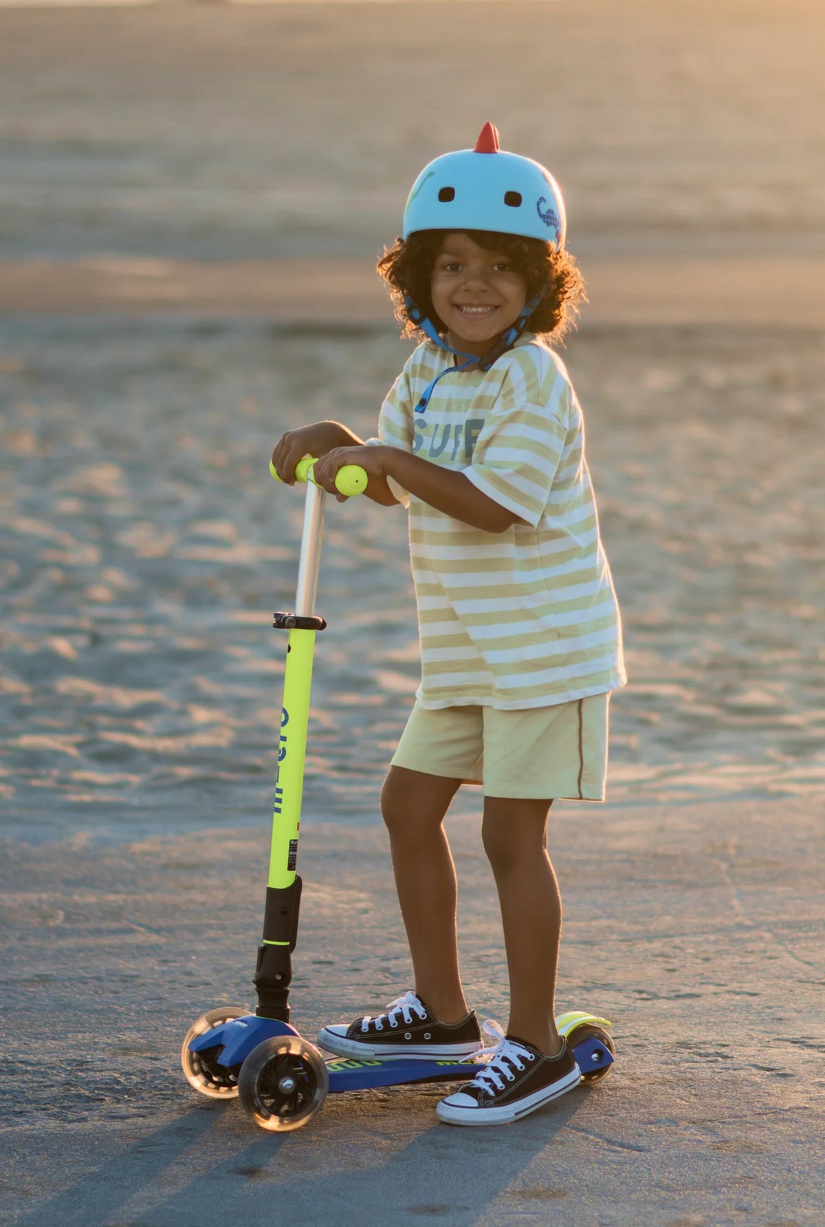 Micro Maxi Foldable LED Scooter
