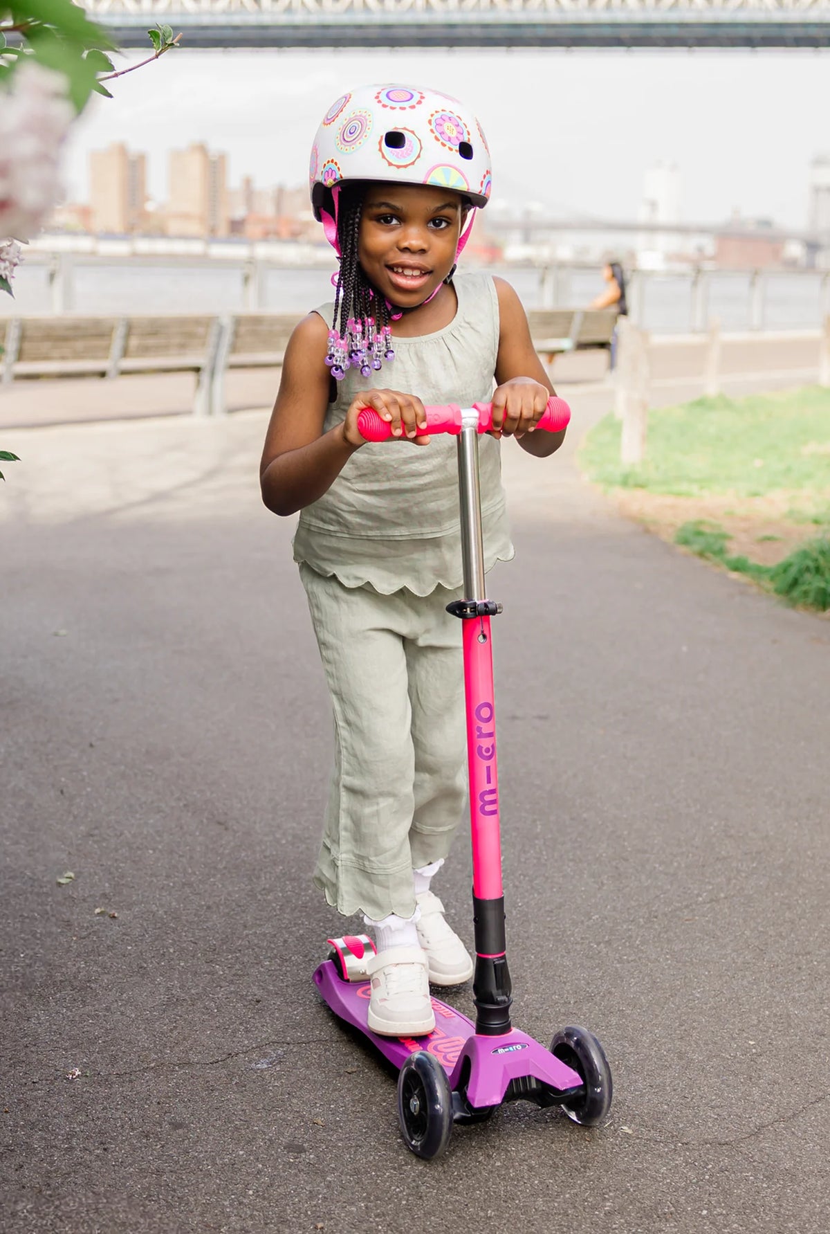 Micro Maxi Foldable LED Scooter