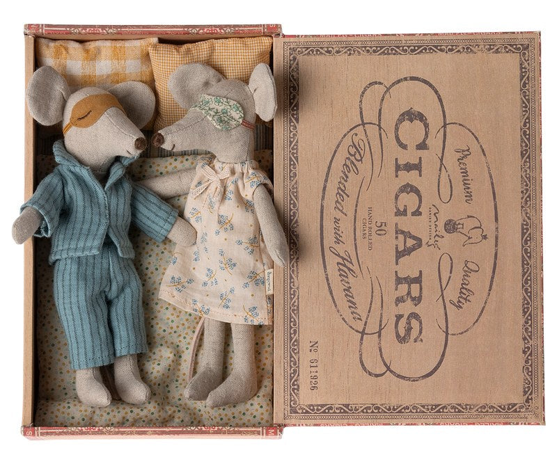 Mum & Dad Mice in Cigarbox