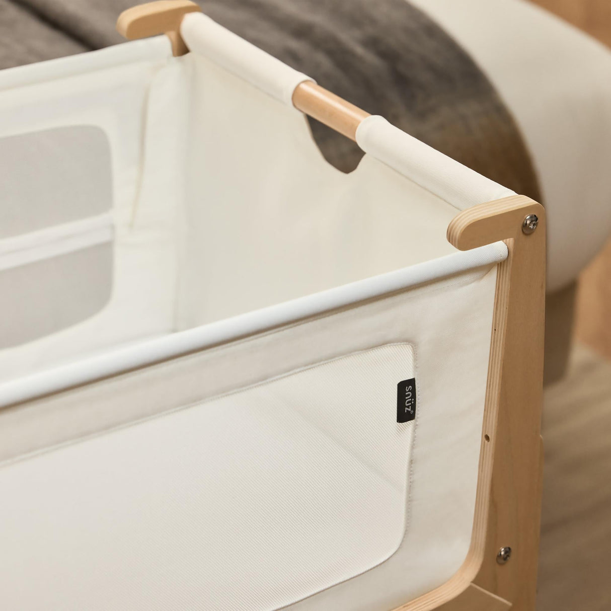 SnüzPod5 Bedside Bassinet
