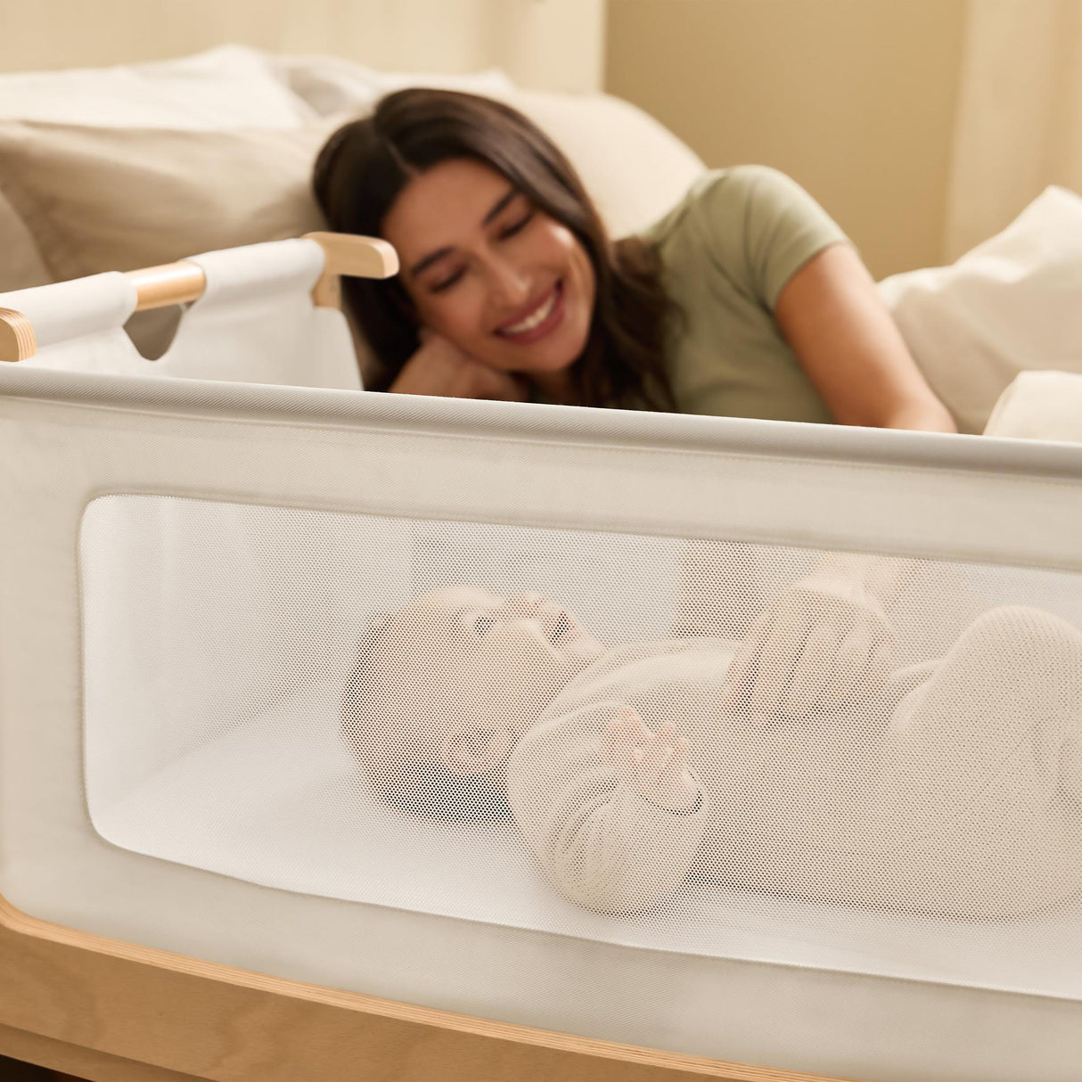 SnüzPod5 Bedside Bassinet