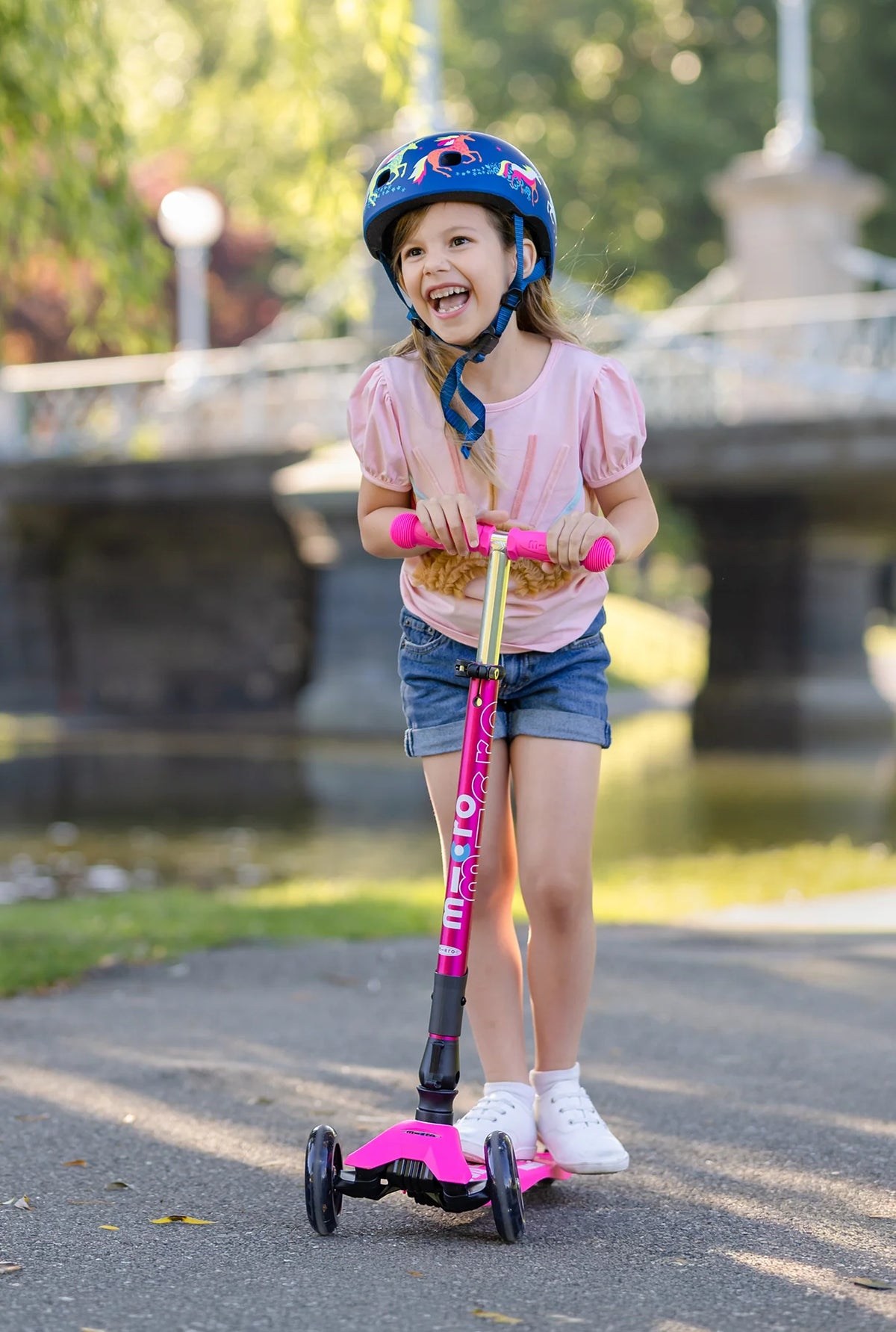 Micro Maxi Foldable LED Scooter