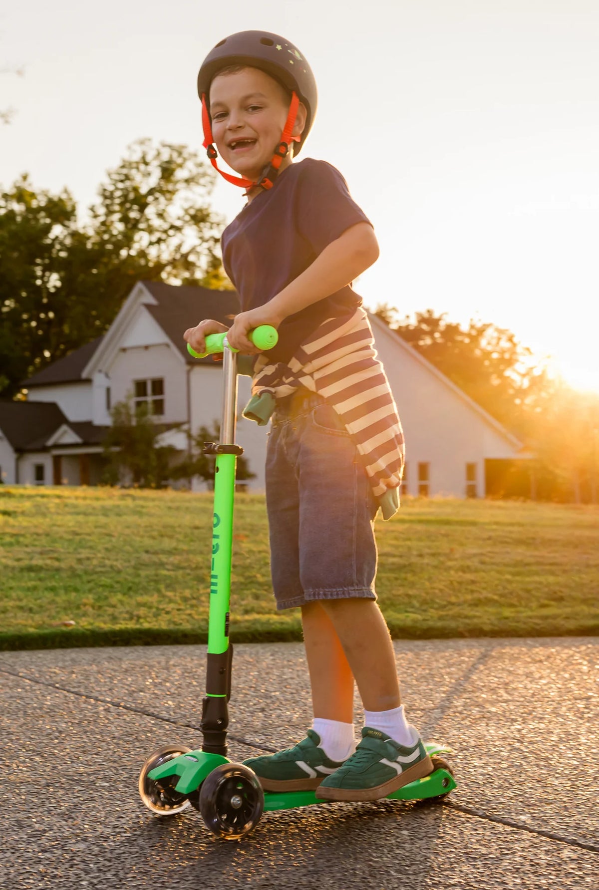 Micro Maxi Foldable LED Scooter