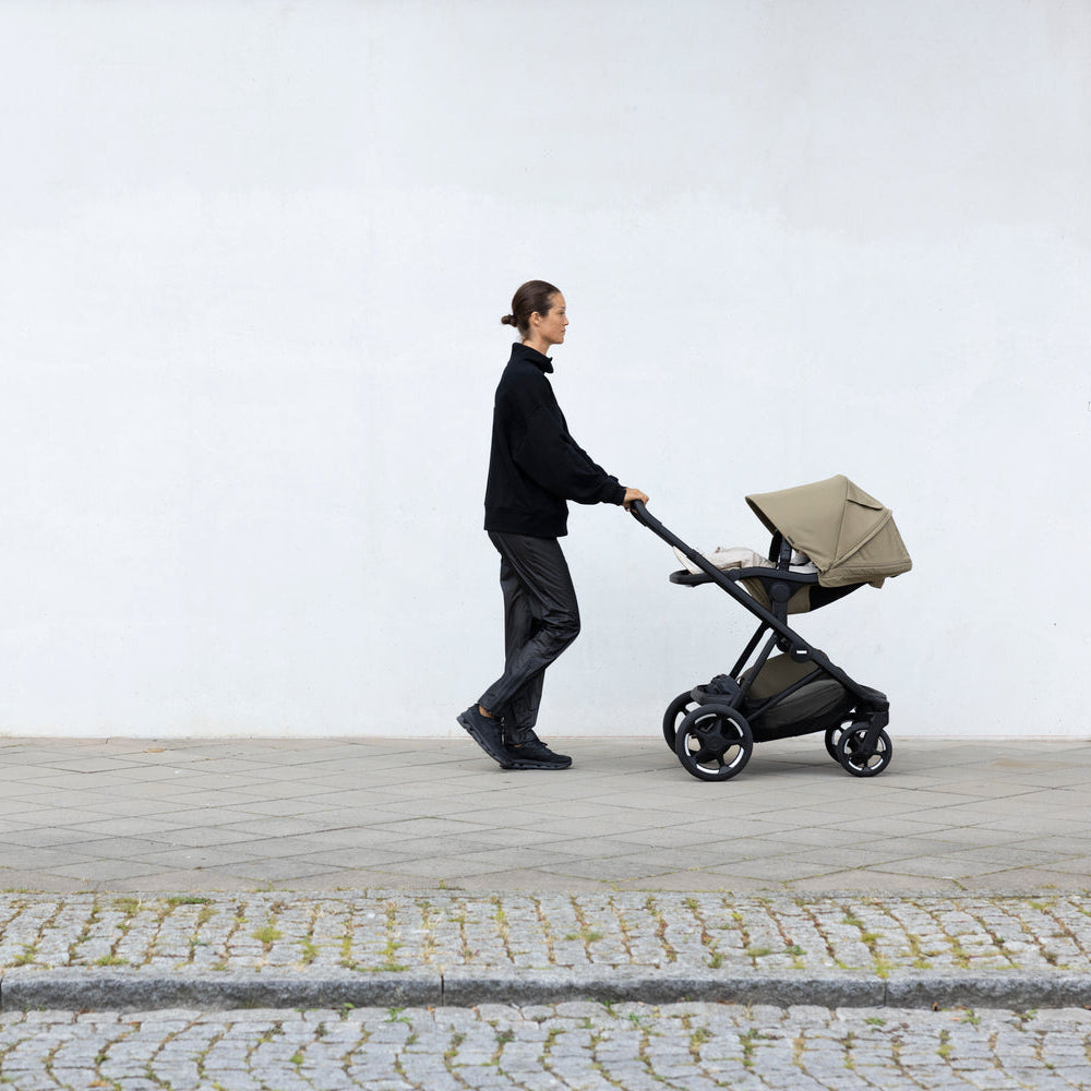 Thule Charm Stroller with Newborn Insert